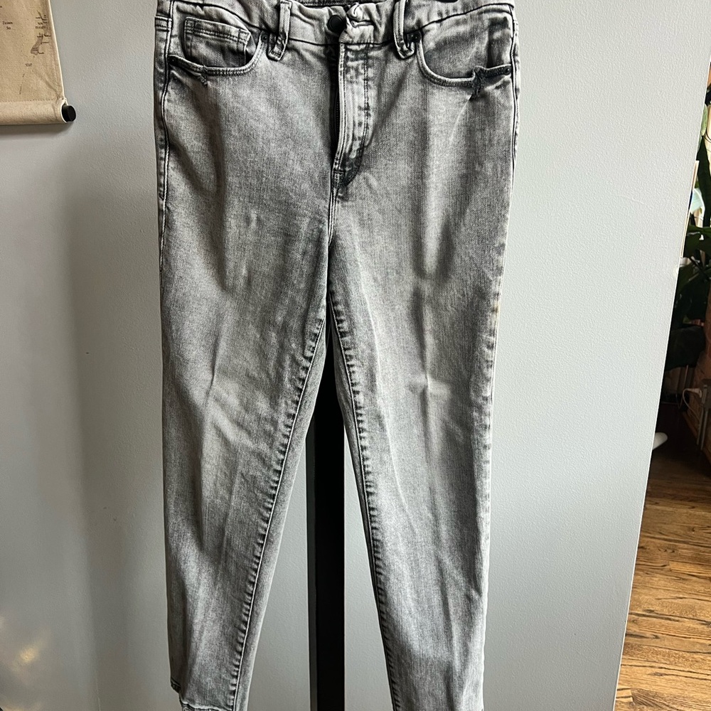 Good American Light Gray Straight Jeans